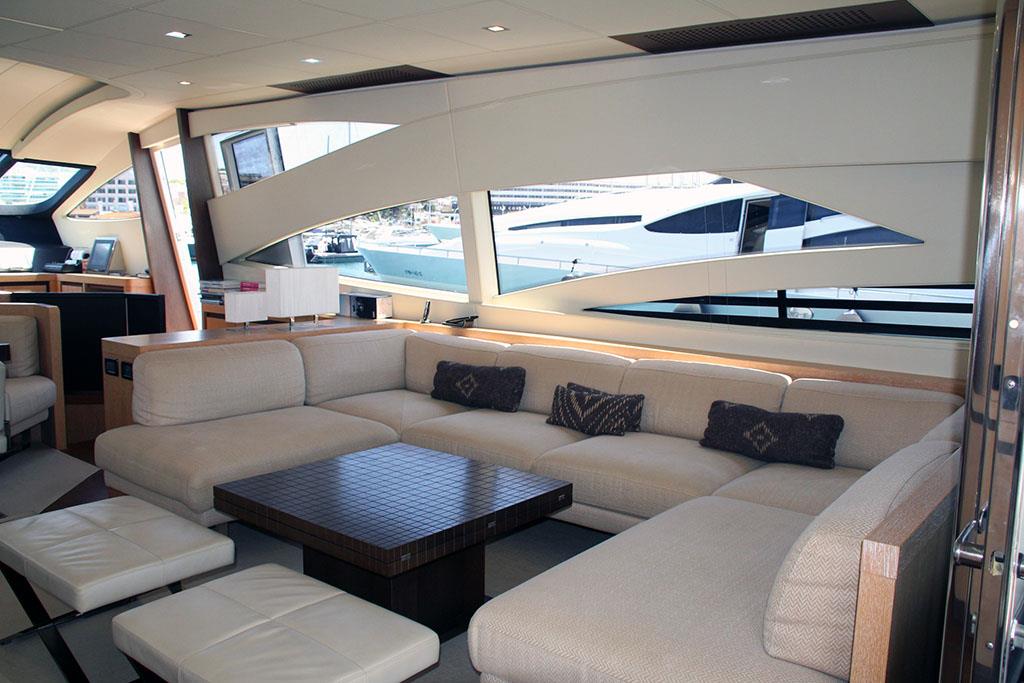 2009 PERSHING 90' 
